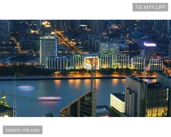 上海海港勇夺冠军奖杯,开启历史新篇章 上海海港勇夺冠军奖杯,开启历史新篇章