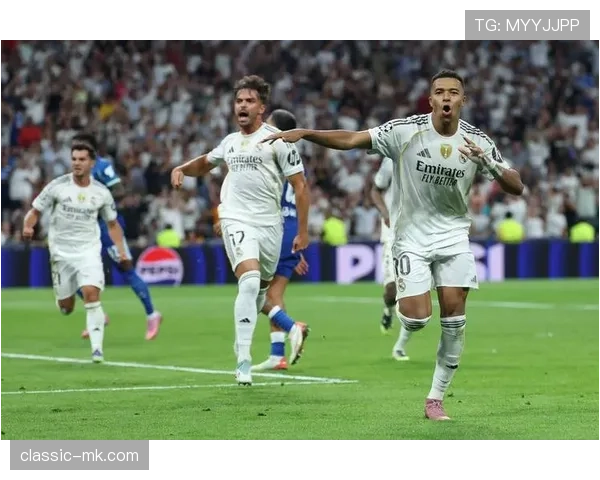 阿隆索超远长传助攻展现出色状态，成为球迷热议焦点