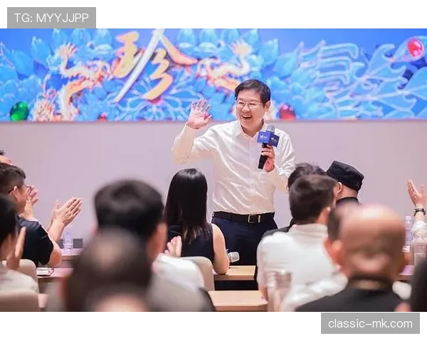 吴向东凌晨四点还在啃鸡胸肉，这人是真把日子过成训练计划了